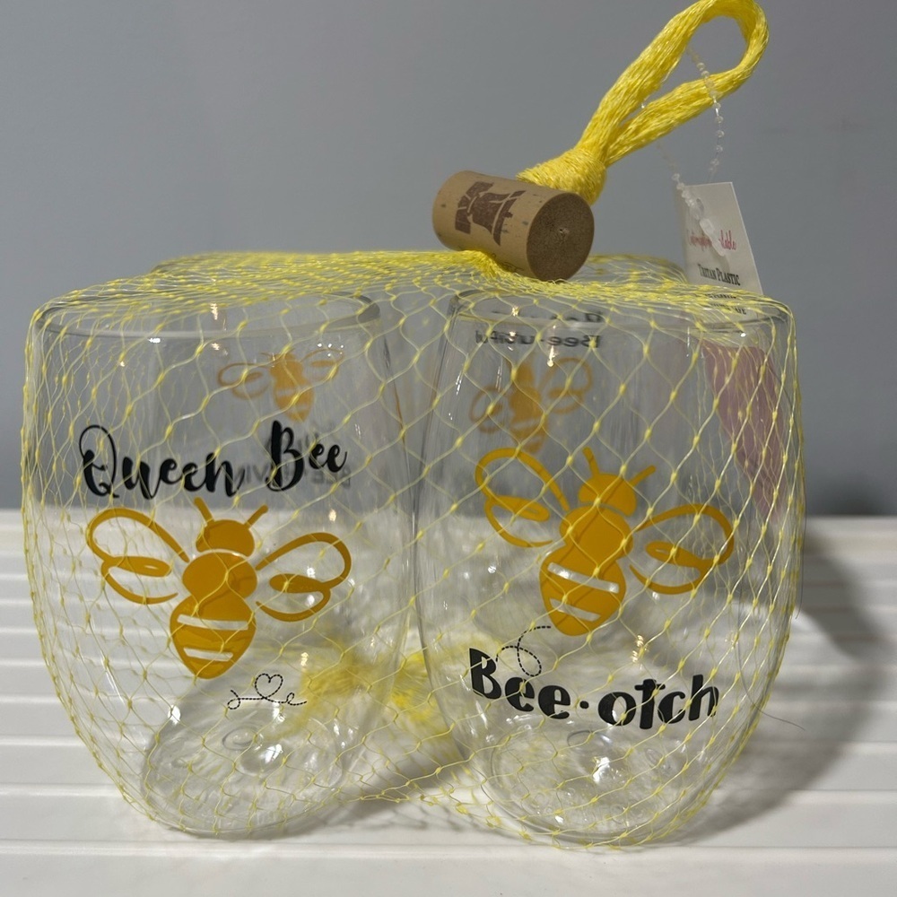 NWT Clear Bee Themed Shatterproof Plastic Wine Glasses - Set of 4 - 16oz